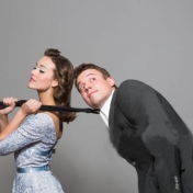 Aquí mandamos nosotras o la empotradora que hay en ti