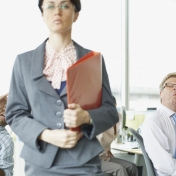 El trabajo os hará libres… o no