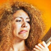 Melena rizada en la primera cita