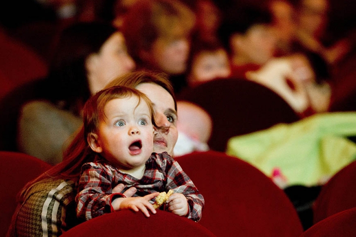 Al cine a pasárselo teta